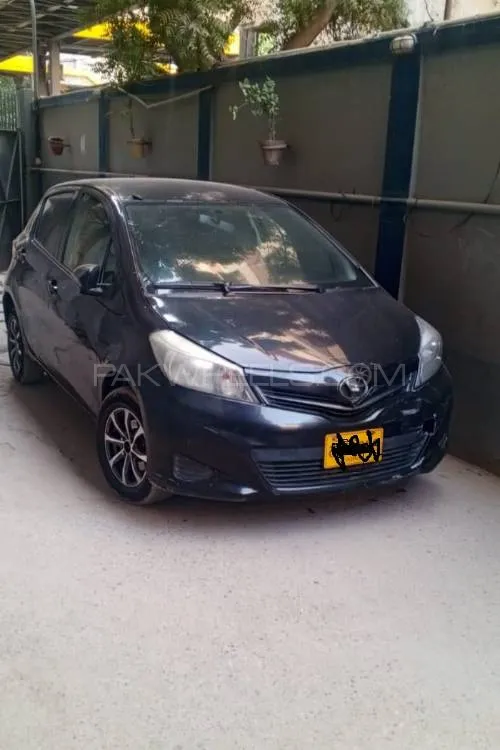 Toyota Vitz 2014 for Sale in Karachi Image-1