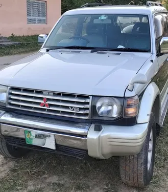 Mitsubishi Pajero Exceed 3.5 1992