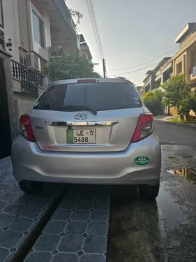Toyota Vitz F 1.0 2013