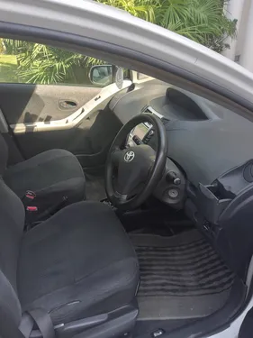 Toyota Vitz iLL 1.0 2010