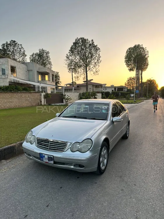 Mercedes Benz C Class 2002 for Sale in Islamabad Image-1