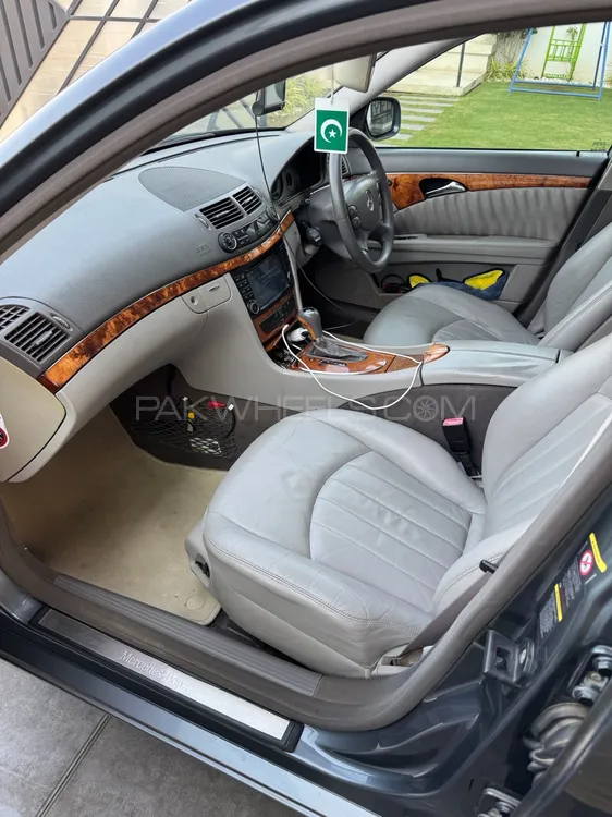 Mercedes Benz E Class 2006 for Sale in Multan Mercedes Benz E Class 2006 for Sale in Multan Image-6
