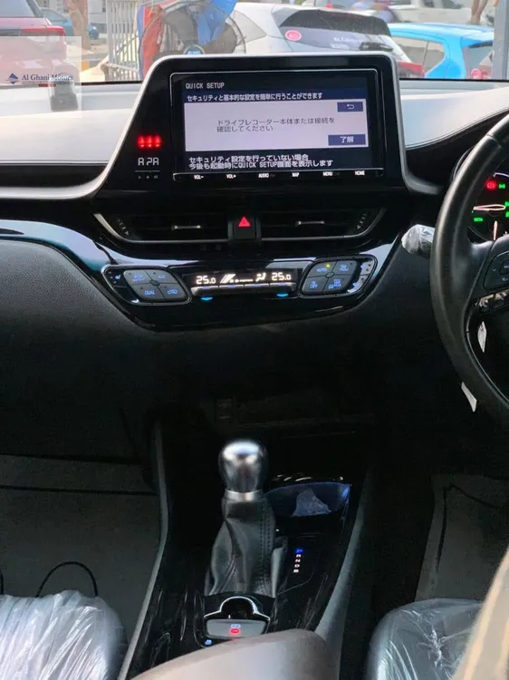 Toyota C-HR 2019 for Sale in Karachi Toyota C-HR 2019 for Sale in Karachi Image-10