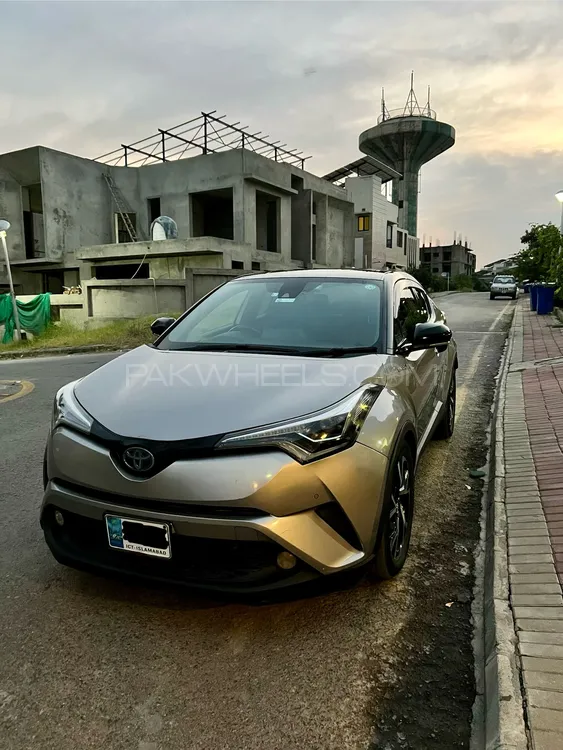Toyota C-HR 2017 for Sale in Islamabad Image-1