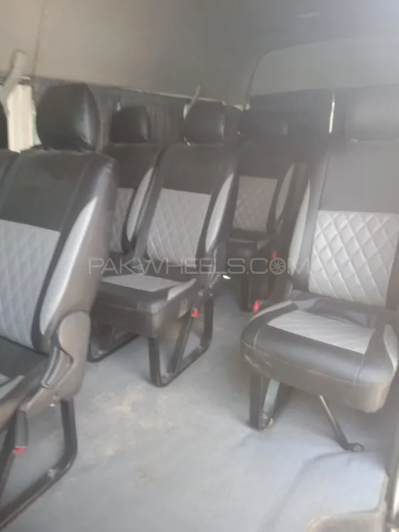 Toyota Hiace 2013 for Sale in Karachi Image-1