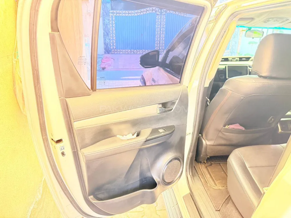 Toyota Hilux 2022 for Sale in Sheikhupura Toyota Hilux 2022 for Sale in Sheikhupura Image-12