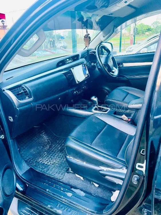 Toyota Hilux 2023 for Sale in Islamabad Toyota Hilux 2023 for Sale in Islamabad Image-9