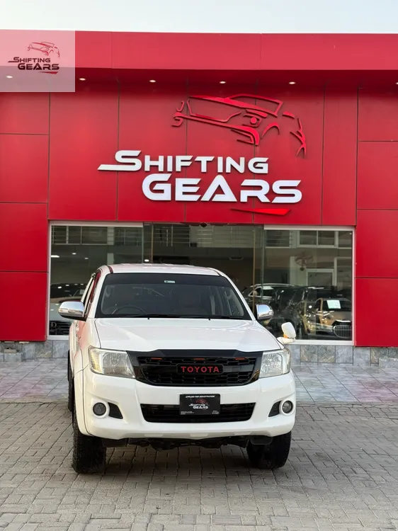 Toyota Hilux 2015 for Sale in Islamabad Image-1