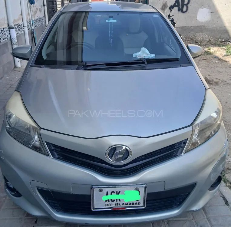 Toyota Vitz 2013 for Sale in Gujrat Image-1