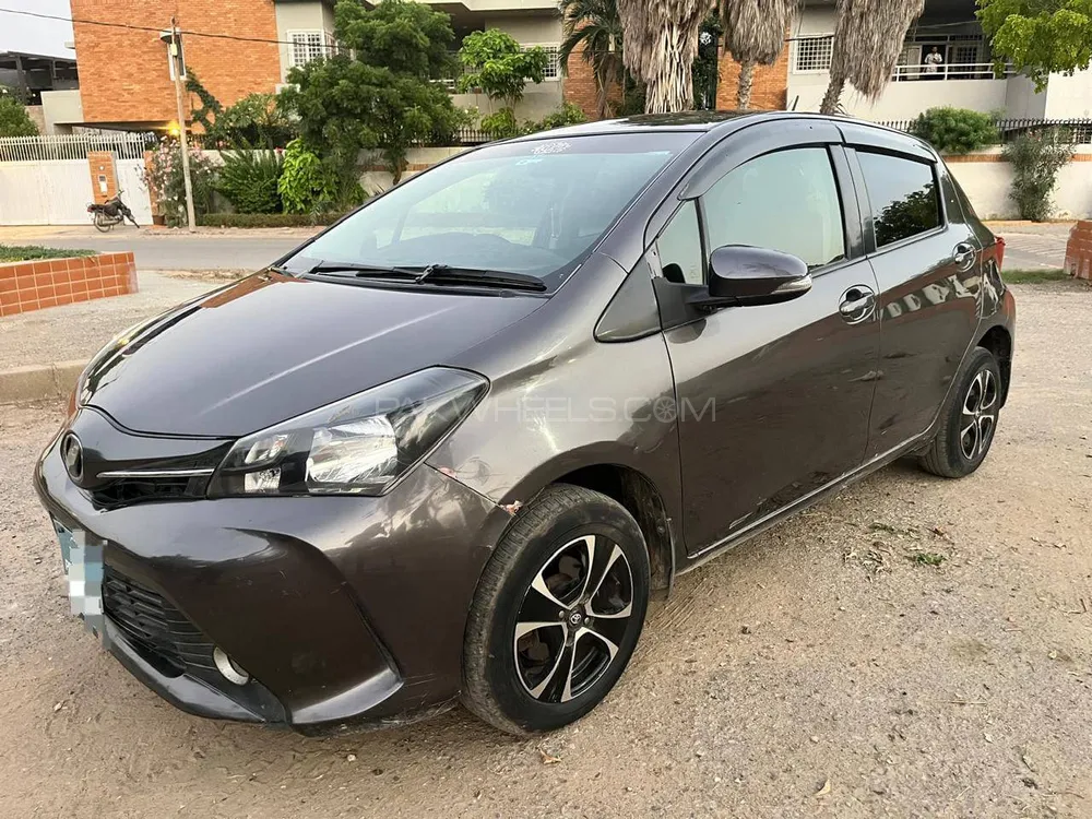 Toyota Vitz 2014 for Sale in Karachi Image-1