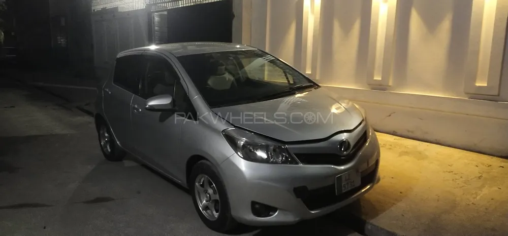 Toyota Vitz 2013 for Sale in Sheikhupura Toyota Vitz 2013 for Sale in Sheikhupura Image-5