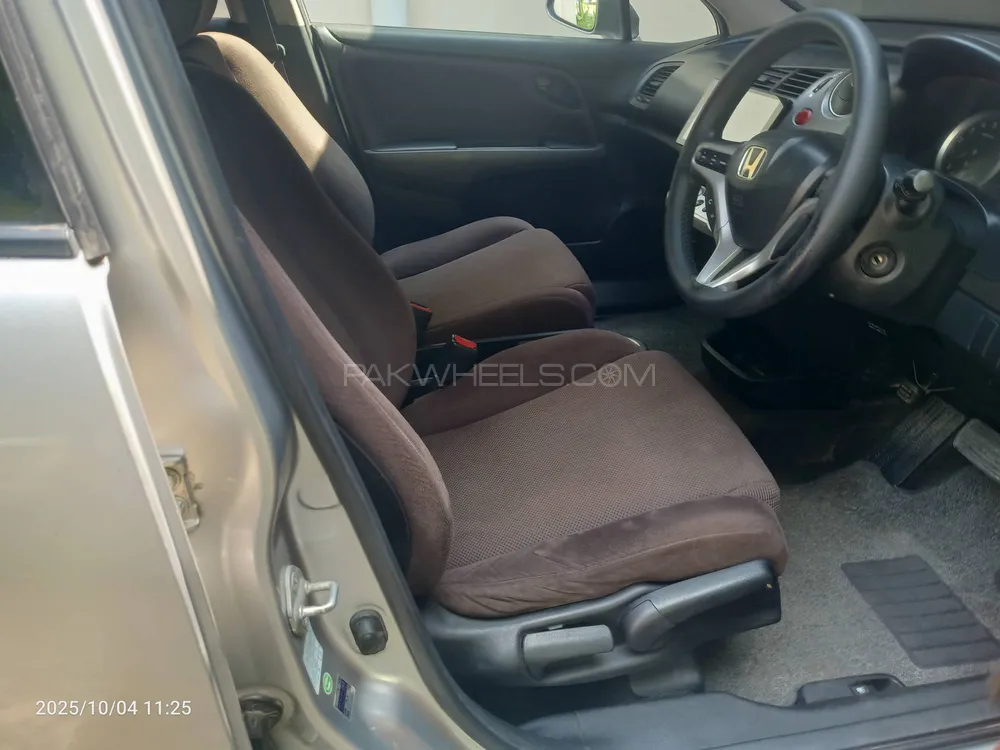 Honda Stream 2006 for Sale in Rahim Yar Khan Honda Stream 2006 for Sale in Rahim Yar Khan Image-11