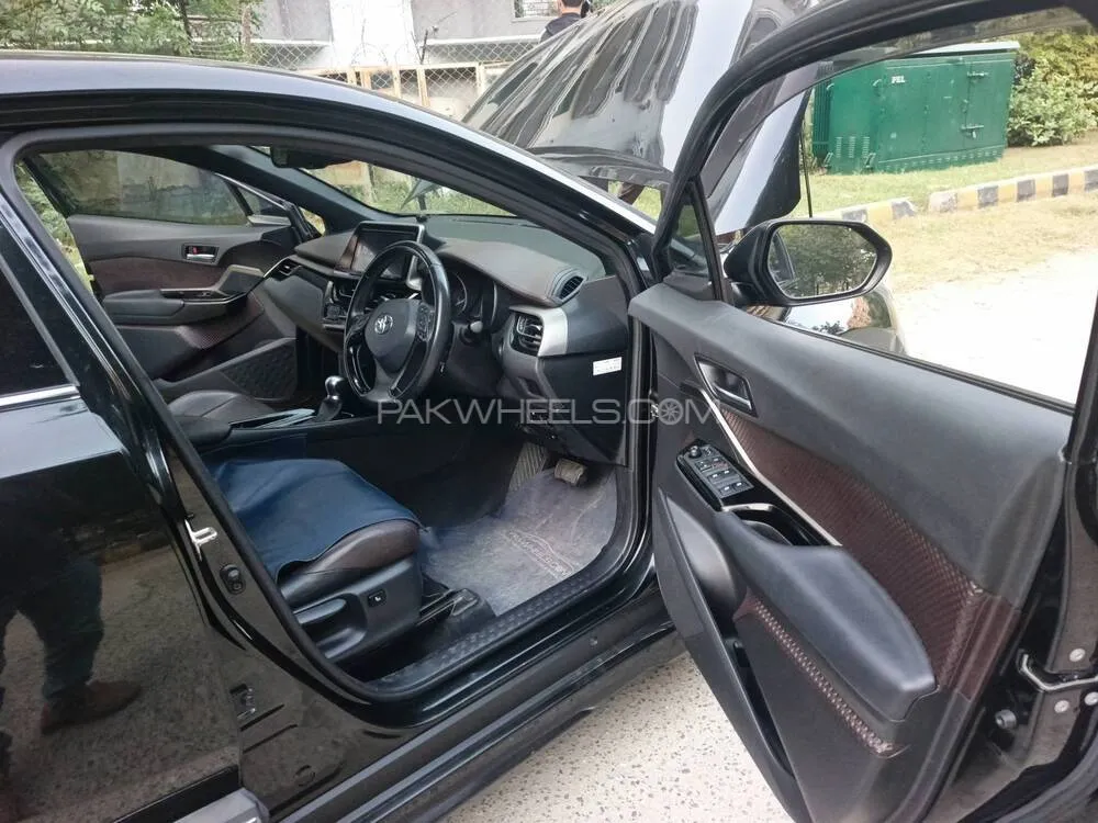 Toyota C-HR 2018 for Sale in Islamabad Toyota C-HR 2018 for Sale in Islamabad Image-11