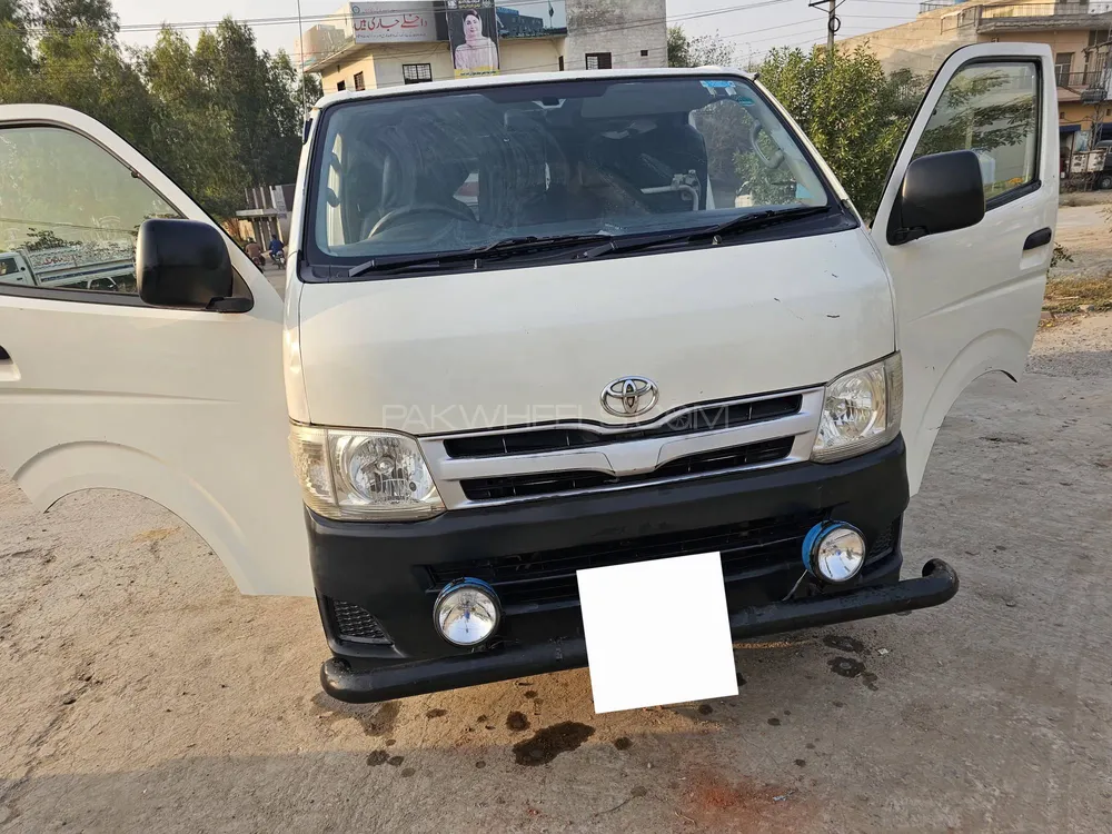 Toyota Hiace 2013 for Sale in Lahore Image-1