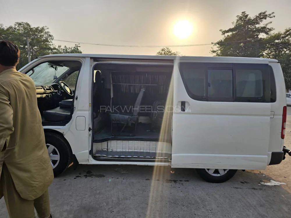 Toyota Hiace 2013 for Sale in Lahore Toyota Hiace 2013 for Sale in Lahore Image-8