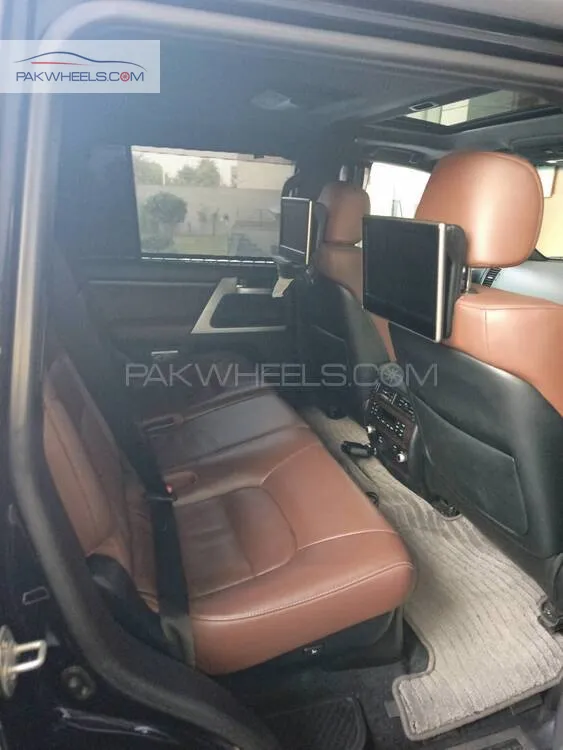 Toyota Land Cruiser 2018 for Sale in Lahore Toyota Land Cruiser 2018 for Sale in Lahore Image-11