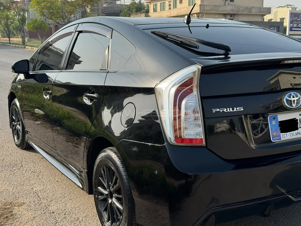Toyota Prius 2014 for Sale in Islamabad Image-1