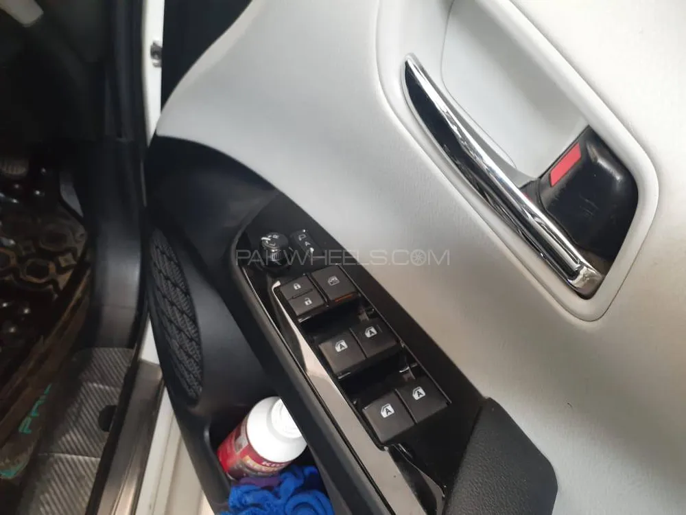 Toyota Prius 2018 for Sale in Risalpur Toyota Prius 2018 for Sale in Risalpur Image-11