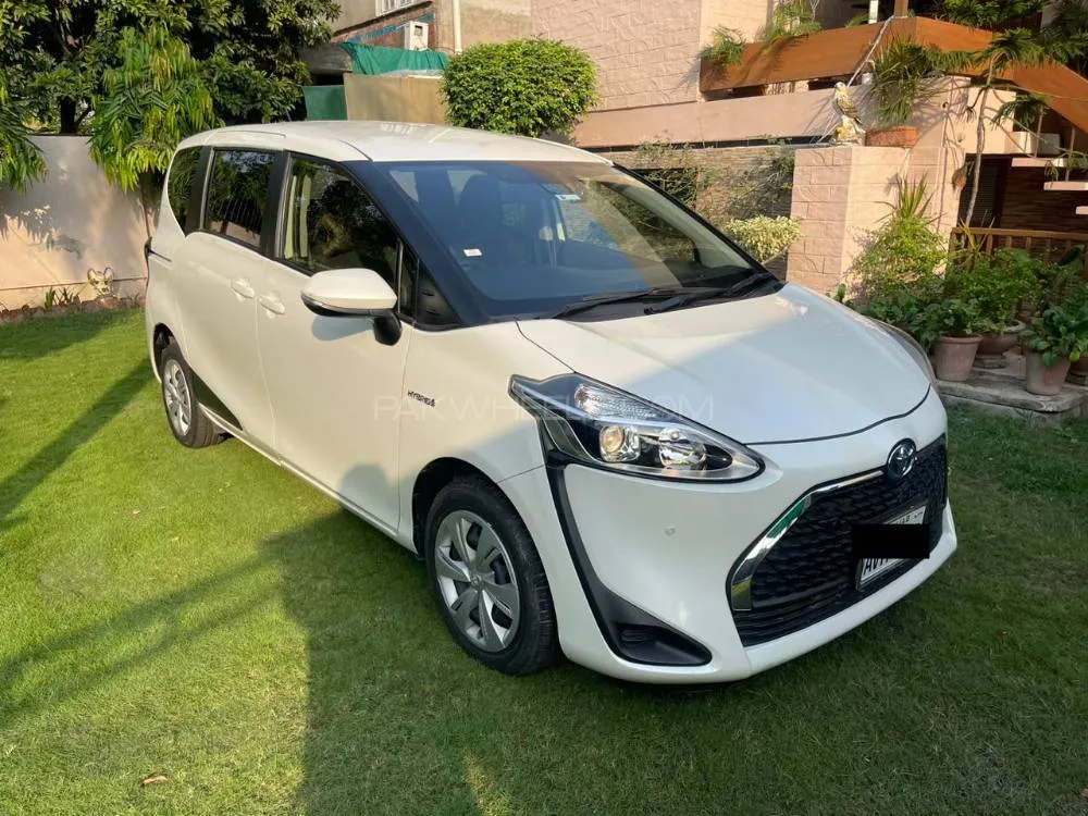 Toyota Sienta 2019 for Sale in Lahore Image-1
