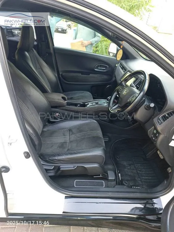 Honda Vezel 2018 for Sale in Karachi Honda Vezel 2018 for Sale in Karachi Image-9
