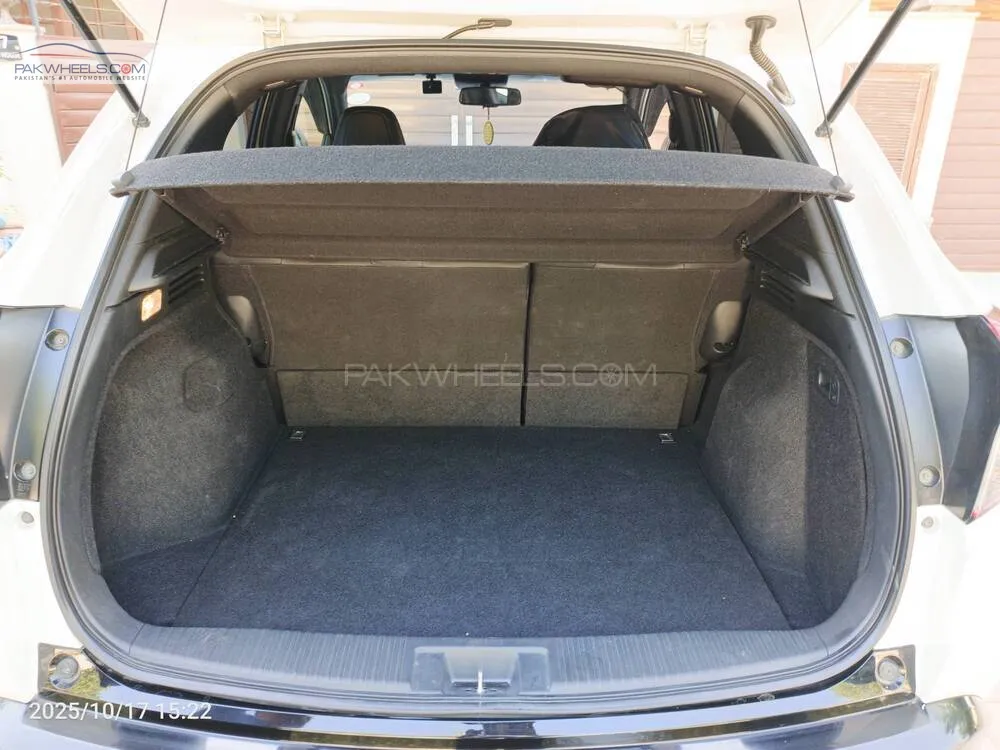 Honda Vezel 2018 for Sale in Karachi Honda Vezel 2018 for Sale in Karachi Image-11