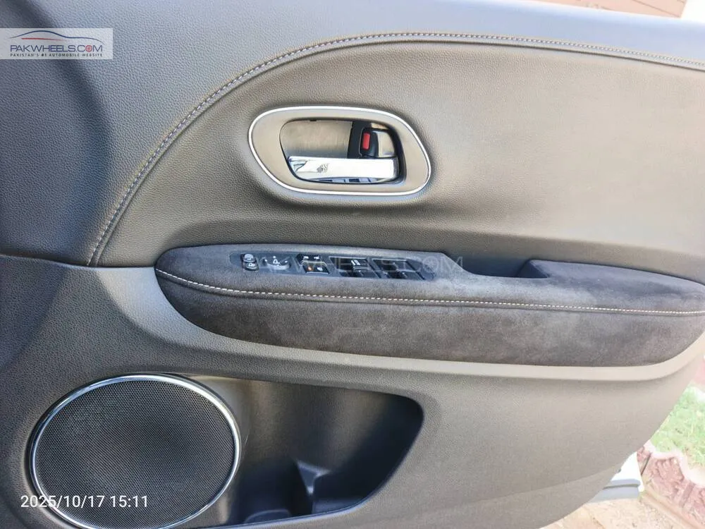 Honda Vezel 2018 for Sale in Karachi Honda Vezel 2018 for Sale in Karachi Image-12