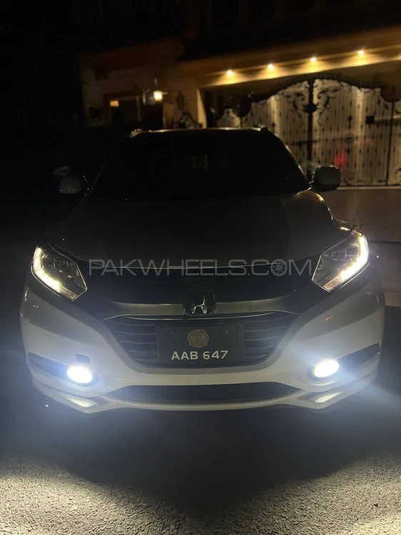Honda Vezel 2017 for Sale in Lahore Image-1