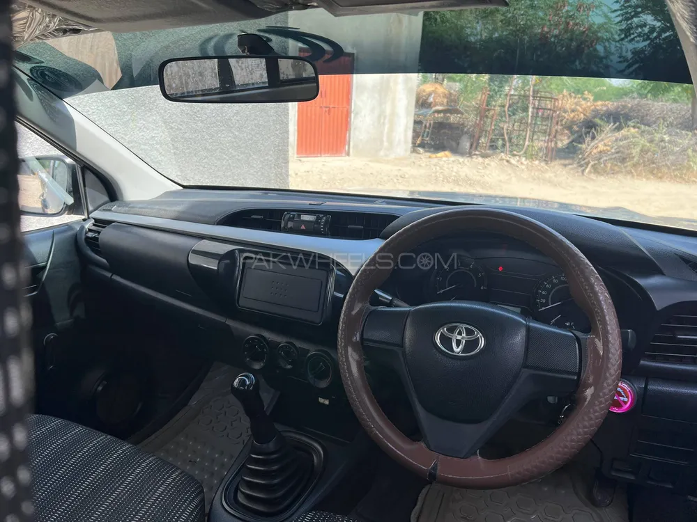 Toyota Hilux 2018 for Sale in Jand Image-1