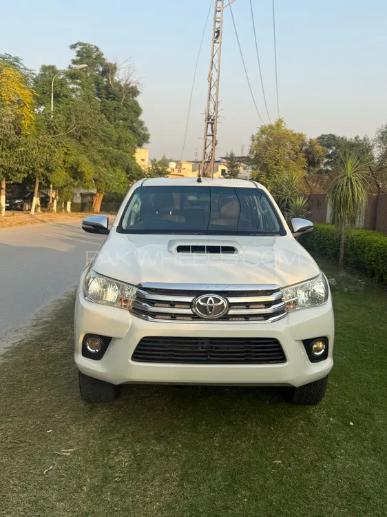 Toyota Hilux 2017 for Sale in Islamabad Image-1