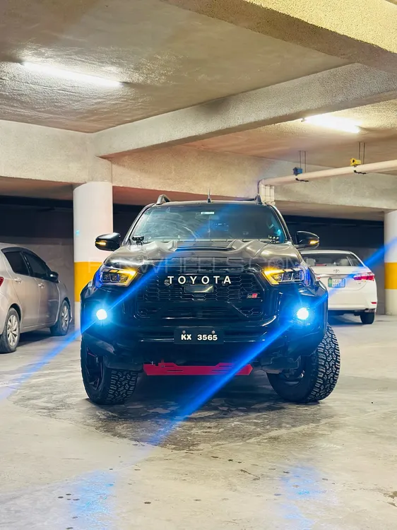 Toyota Hilux 2018 for Sale in Faisalabad Image-1