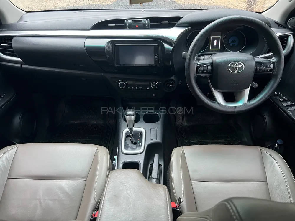 Toyota Hilux 2017 for Sale in Karachi Toyota Hilux 2017 for Sale in Karachi Image-11