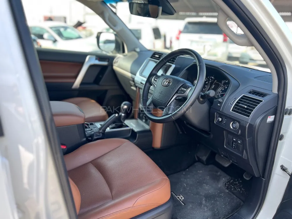 Toyota Prado 2021 for Sale in Lahore Image-1