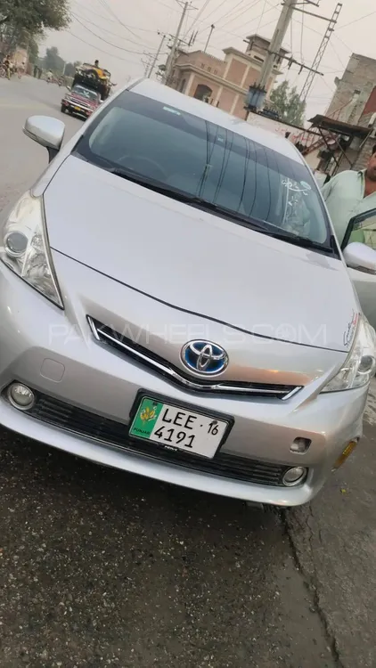 Toyota Prius Alpha 2012 for Sale in Peshawar Image-1