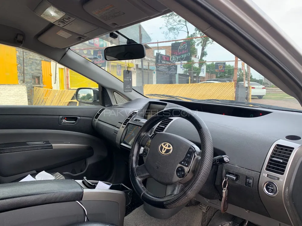 Toyota Prius 2009 for Sale in Lahore Image-1