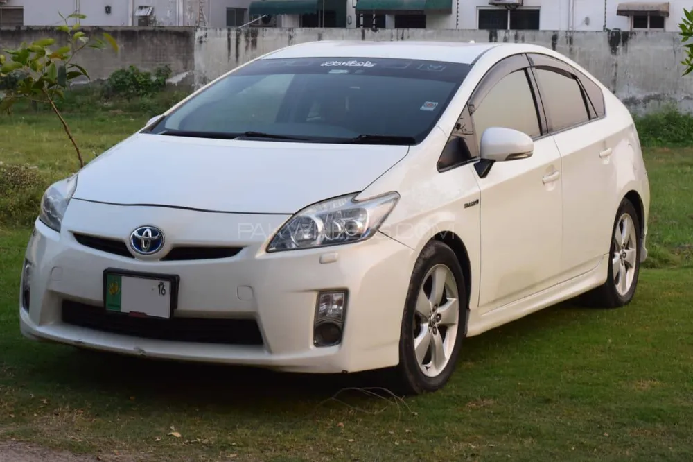 Toyota Prius 2011 for Sale in Lahore Image-1