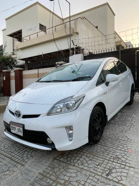 Toyota Prius 2015 for Sale in Karachi Image-1