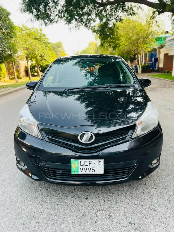Toyota Vitz 2012 for Sale in Multan Image-1