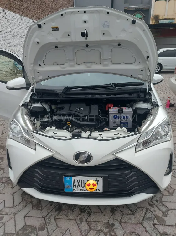Toyota Vitz 2017 for Sale in Peshawar Image-1