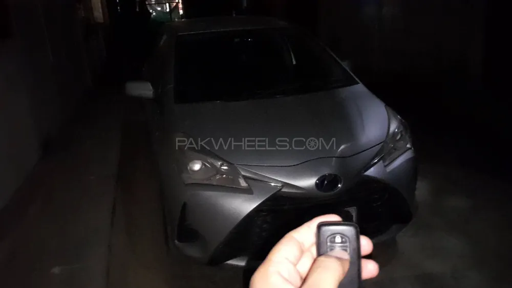 Toyota Vitz 2017 for Sale in Karachi Image-1