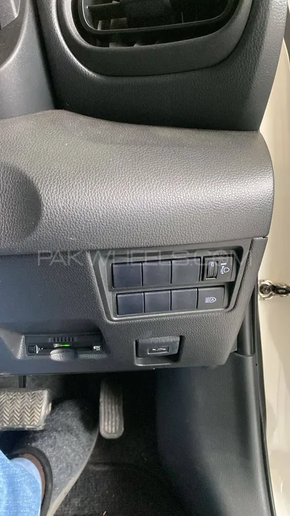 Toyota Yaris Hatchback 2024 for Sale in Sialkot Toyota Yaris Hatchback 2024 for Sale in Sialkot Image-9