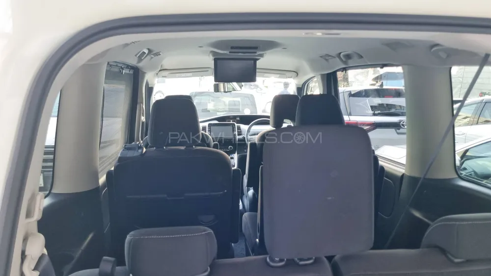 Nissan Serena 2018 for Sale in Peshawar Nissan Serena 2018 for Sale in Peshawar Image-8