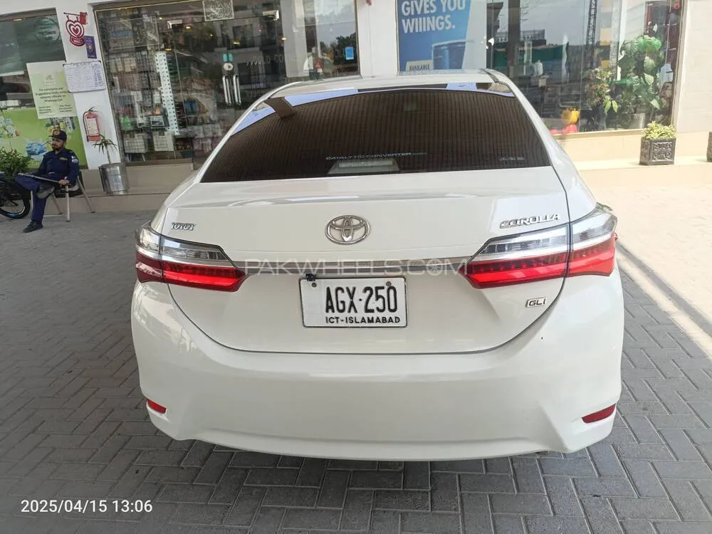 Toyota Corolla 2018 for Sale in Islamabad Image-1