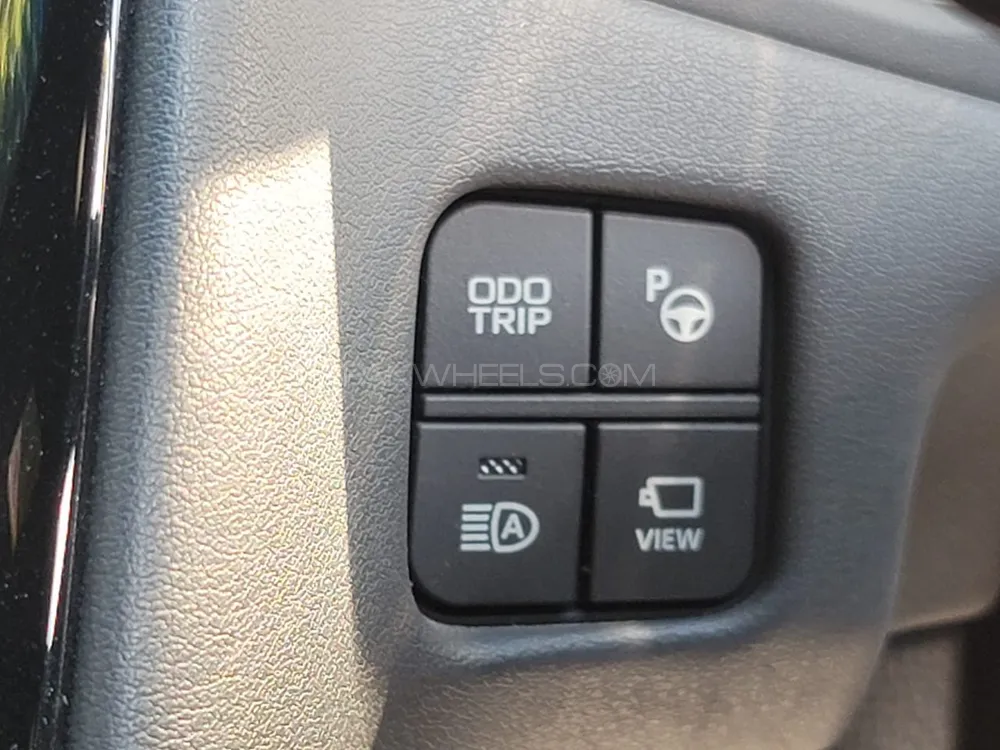 Toyota Crown 2018 for Sale in Peshawar Toyota Crown 2018 for Sale in Peshawar Image-15