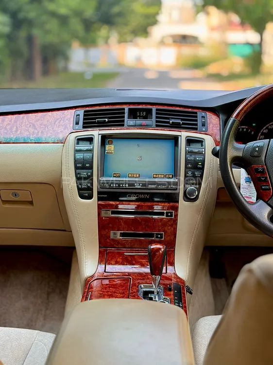 Toyota Crown 2005 for Sale in Lahore Toyota Crown 2005 for Sale in Lahore Image-11