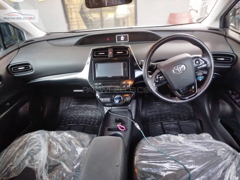 Toyota Prius 2020 for Sale in Lahore Toyota Prius 2020 for Sale in Lahore Image-10