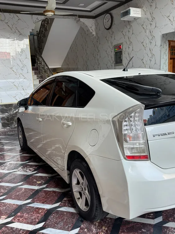 Toyota Prius 2010 for Sale in Peshawar Image-1