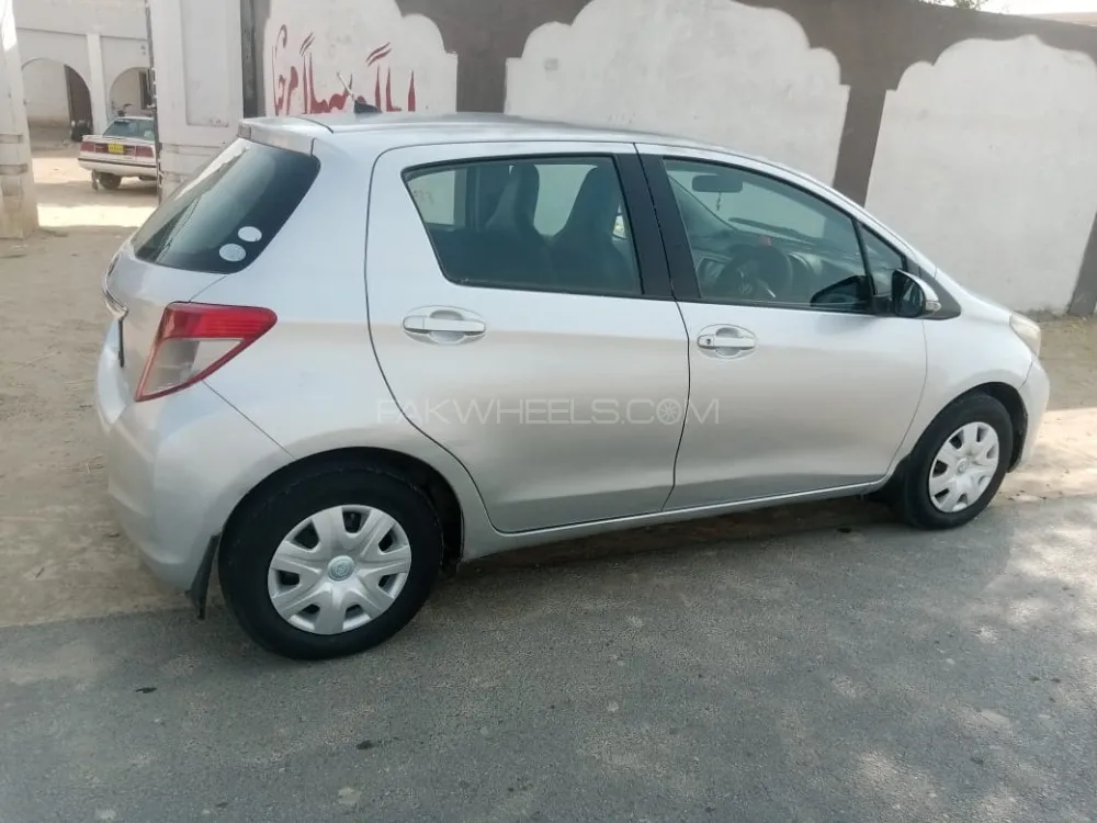 Toyota Vitz 2011 for Sale in Tank Image-1
