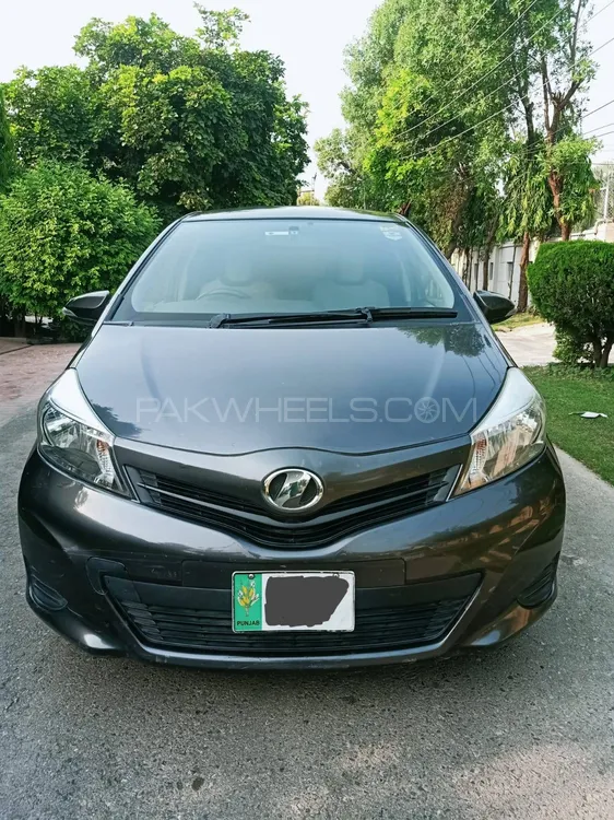Toyota Vitz 2013 for Sale in Lahore Image-1