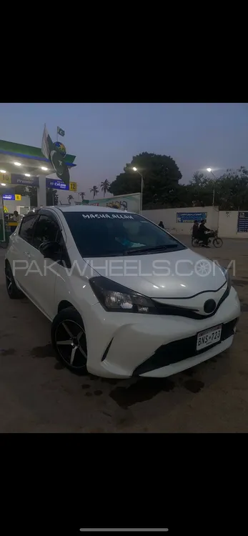 Toyota Vitz 2015 for Sale in Karachi Image-1