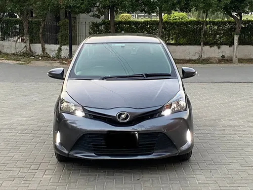 Toyota Vitz F 1.0 2015